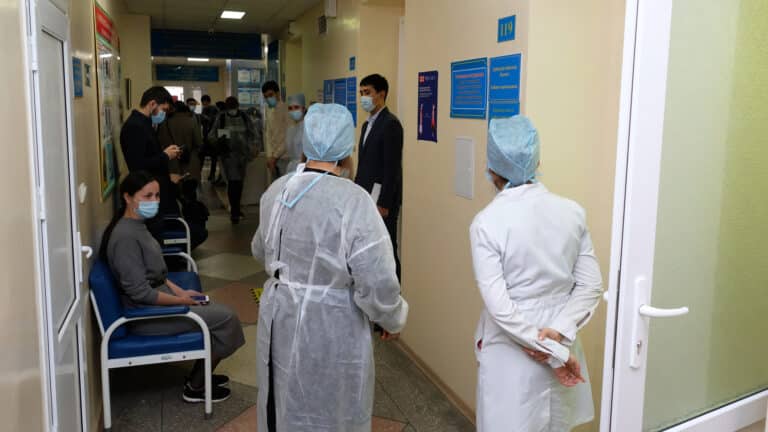 Минздрав массово проверит клиники Казахстана