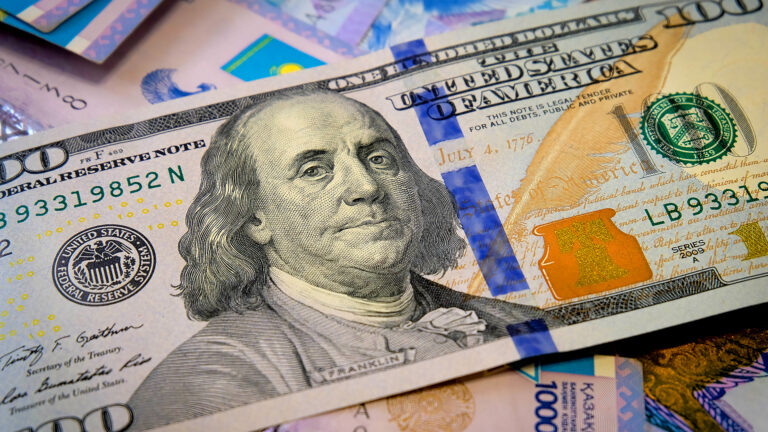 Сколько стоит доллар по итогам января в Казахстане