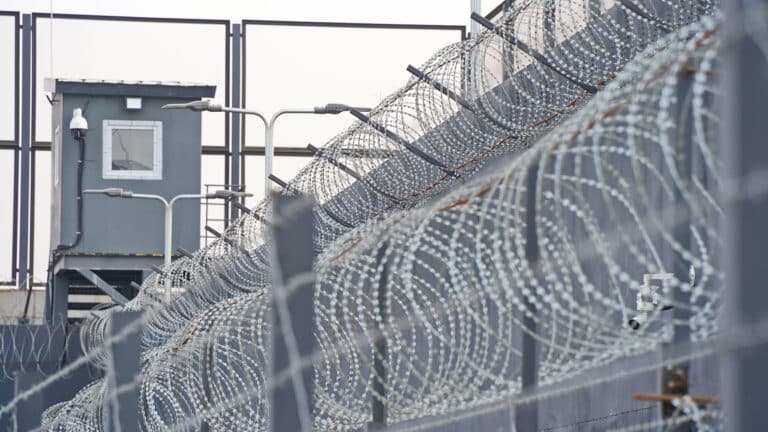 КУИС опроверг слухи об интернете у осуждённых по делу Яны Легкодимовой