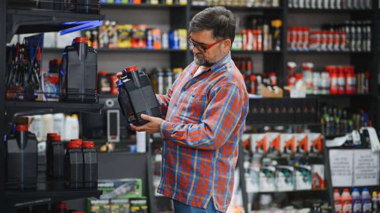 С февраля 2026 года в Казахстане введут цифровую маркировку моторных масел