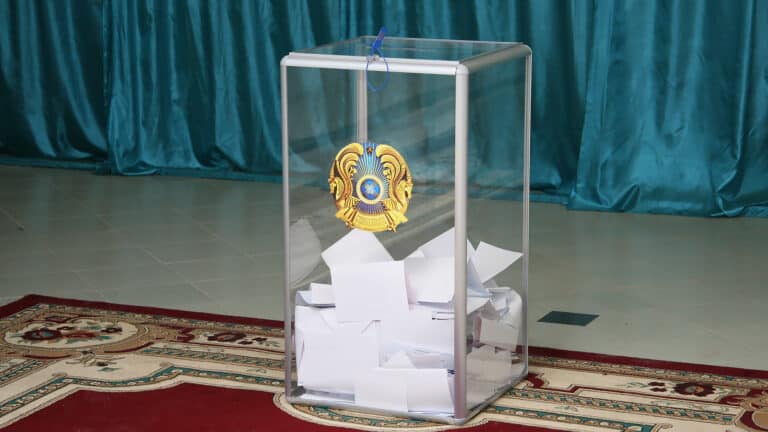 Токаев предложил проводить досрочные выборы президента в течение двух месяцев