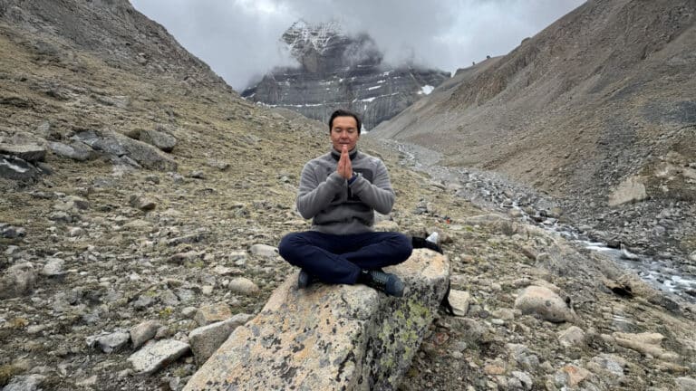 Внук Назарбаева стал гуру осознанности и «ведет к просветлению» через грибы