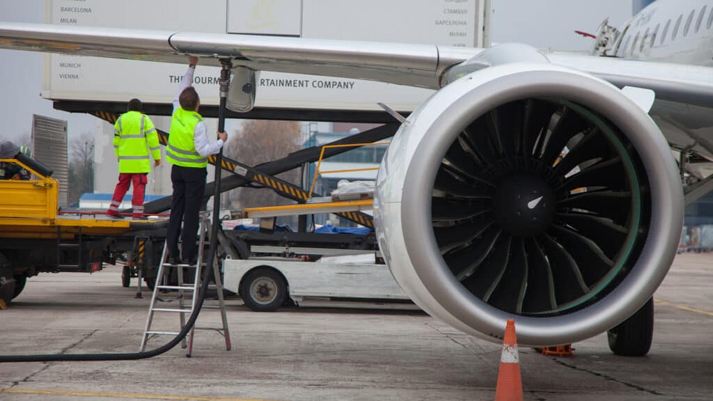 Глава Минэнерго пообещал снизить цены на авиатопливо в Казахстане после критики Токаева/shutterstock, бильд-редактор: Дастан Шанай