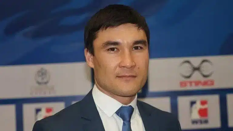 Сапиев высказался о драке с Есимхановым