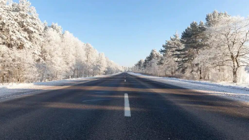 Движение на трассах в пяти регионах Казахстана открыли 13 января