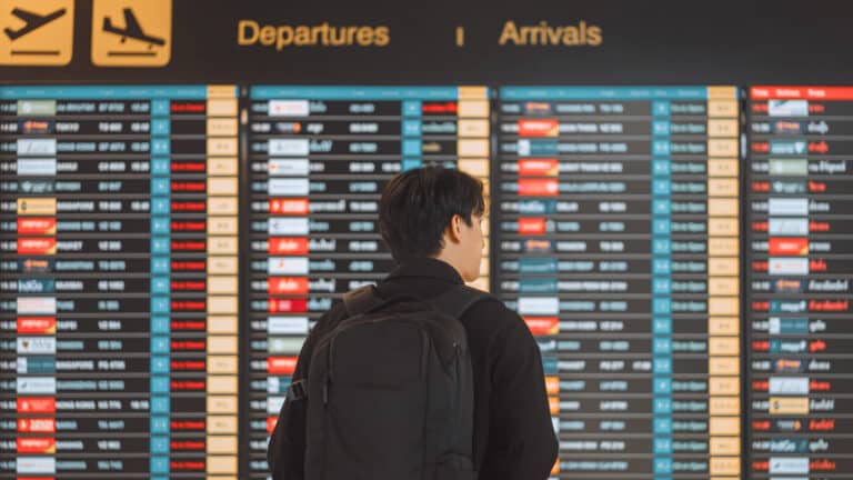 Авиакомпанию обязали выплатить компенсацию за отмену рейса из-за овербукинга