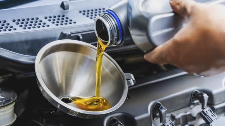 Моторные масла подорожают в Казахстане с 1 февраля 2026 года