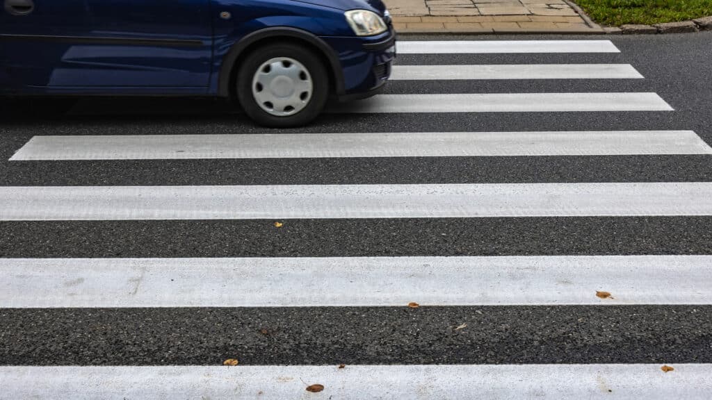 МВД разъяснило спор водителей и пешеходов о вынужденной остановке на «зебре»