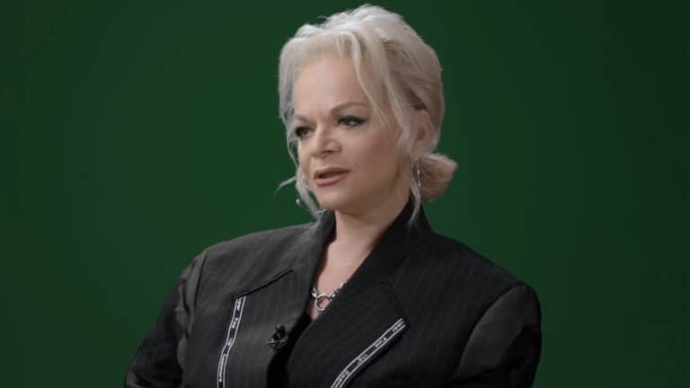 Ларису Долину выселяют из скандальной квартиры