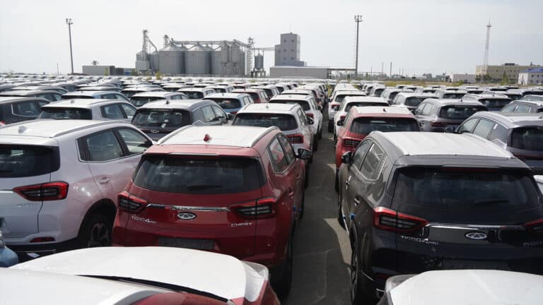 Импортер рассказал о снижении цен и очередях на авторынке Хоргоса