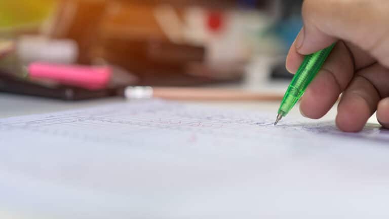 Иностранцев обяжут сдавать тест по казахскому языку для получения ВНЖ