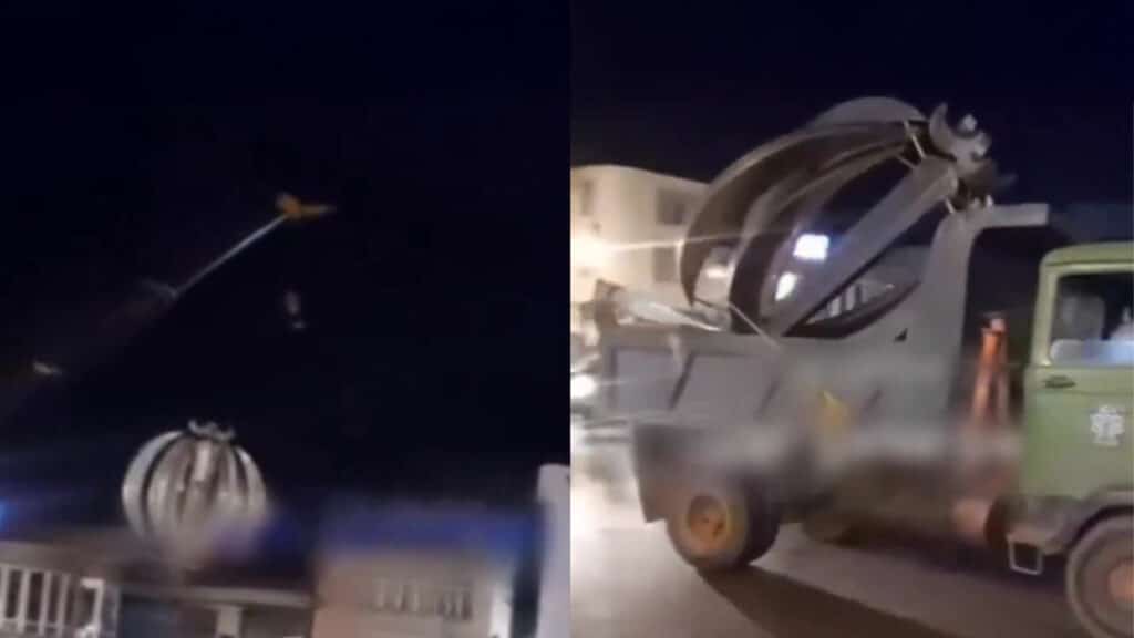 В Иране снесли герб Исламской республики во время протестов