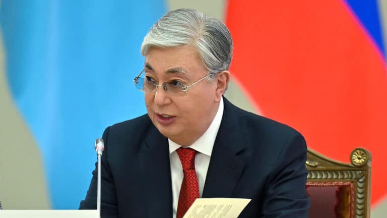 Токаев рассказал, кто получил выгоду от дешевого бензина и электроэнергии