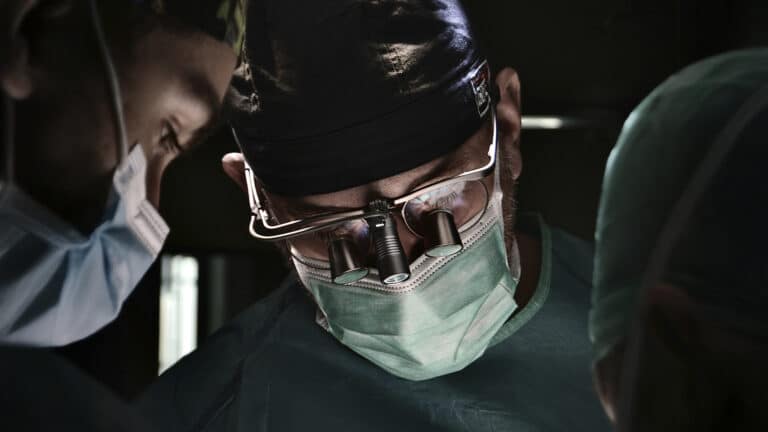 Беременной в Алматы спасли сердце без применения рентгена