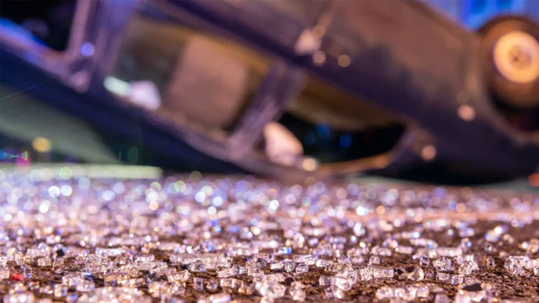 Маңғыстау облысында автобус аударылып, төрт адам көз жұмды