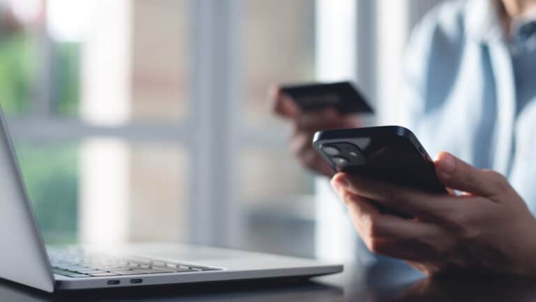 Как самозанятым открыть специальный счет в банке и для чего это нужно