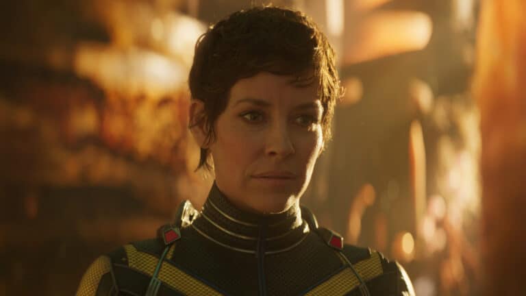 Звезда фильмов Marvel встревожила фанатов новостями о здоровье после падения