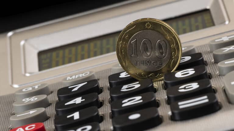 Эксперты ждут крепкого тенге и высокой базовой ставки