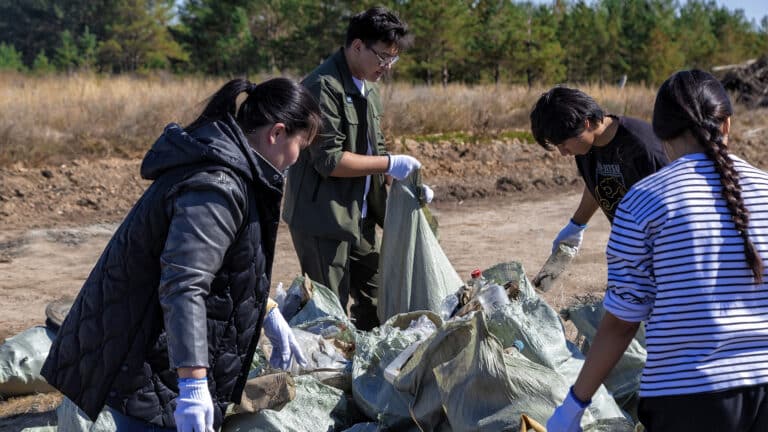 Токаев хочет реализовать лучшие идеи волонтеров