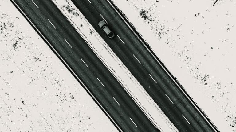 Метели и снегопад парализовали движение на трех трассах в Казахстане