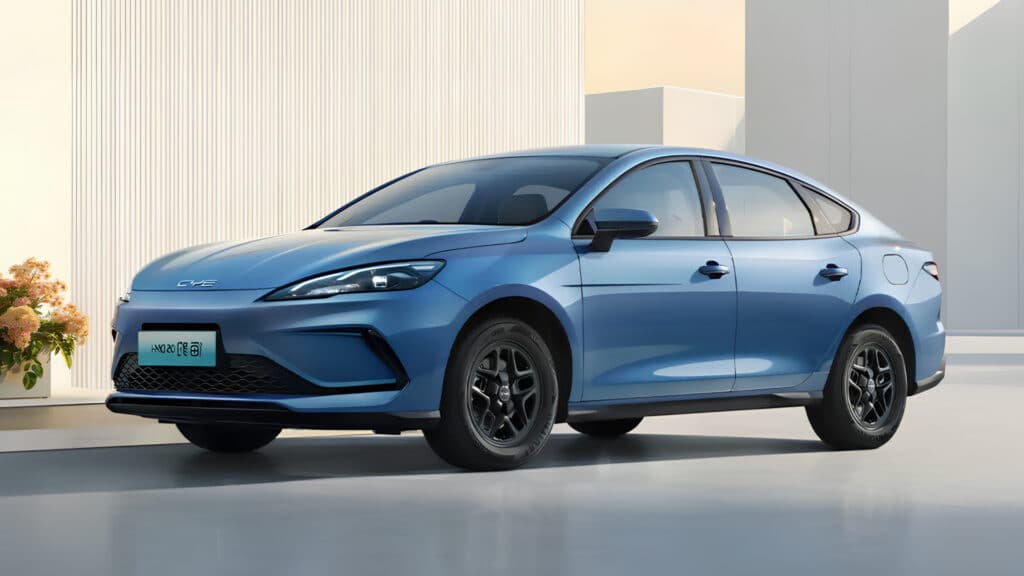 О сильных и слабых сторонах BYD Seal 05 DM-i рассказал казахстанец