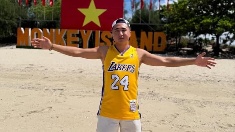 Блогера Кайсара Камза разыскивают за рекламу казино