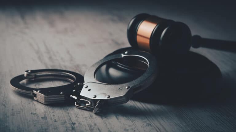 В МВД объяснили, почему убийство врача судят по старой статье