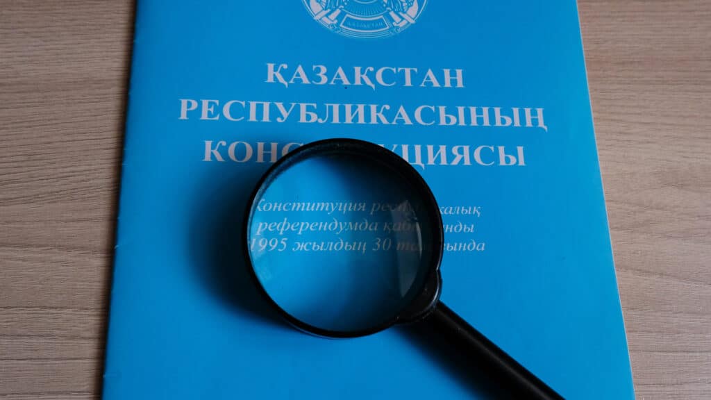 Почти 80% казахстанцев поддерживают конституционную реформу