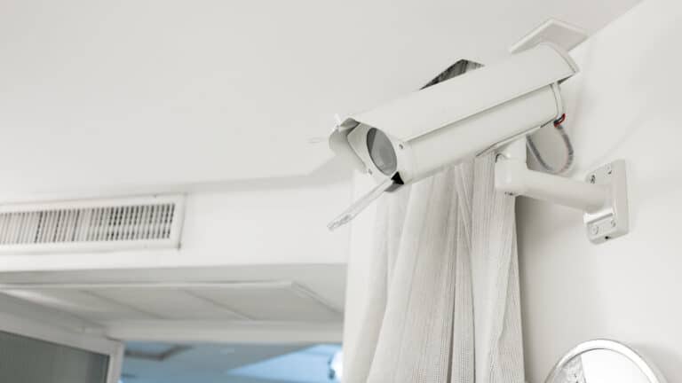 Видеонаблюдение в кабинете осмотра груди обеспокоило пациенток в Атырау