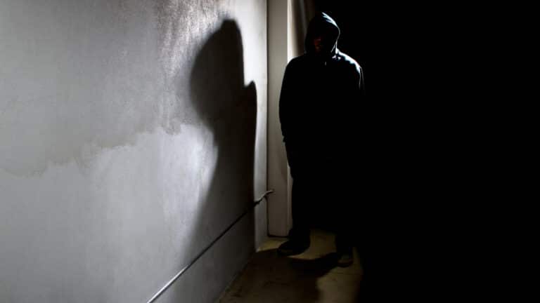 Около 8 уголовных дел возбудили в Казахстане за сталкинг