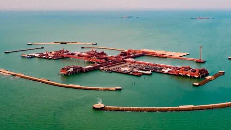 Мировые гиганты годами копили серу на Кашагане, зная о грядущем миллиардном штрафе