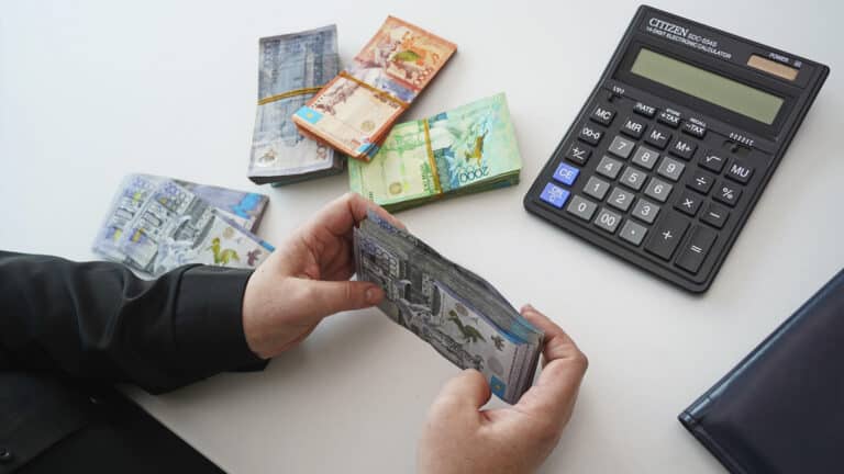 Казахстанцы недосчитались своих пенсий от десятков тысяч компаний