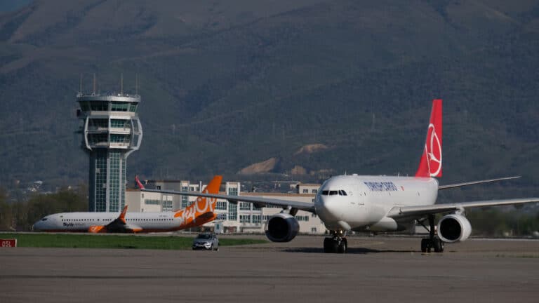 Аэропорты Казахстана открывают двери для крупных магазинов и кафе