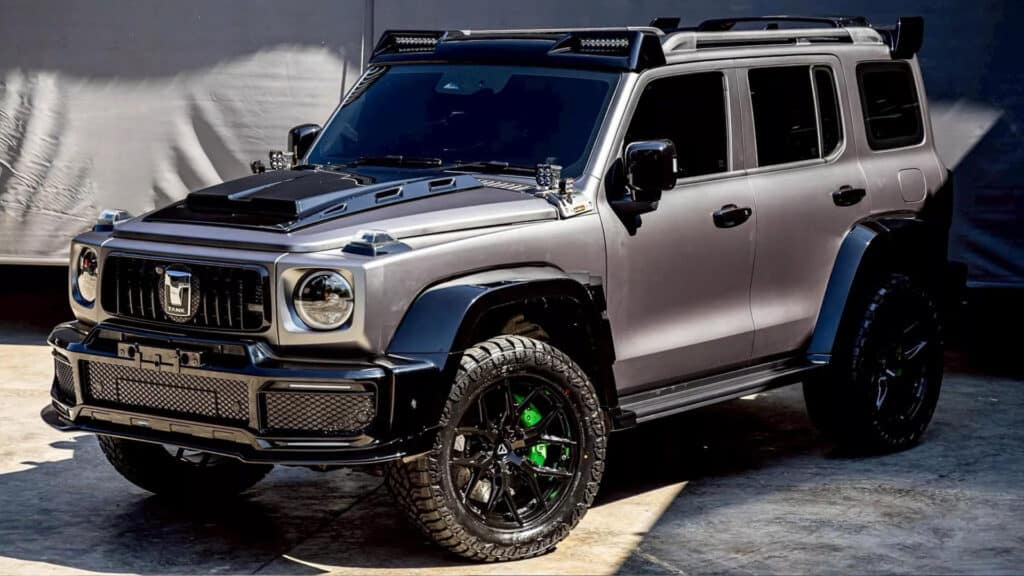 Найден Tank 300, который очень хочет быть Mercedes G-Class Brabus