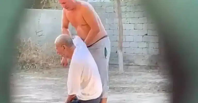 Жетісайдағы сот: қарт әкесін ұрып-соққан адамды көрші қыздар видеоға түсіріп алған