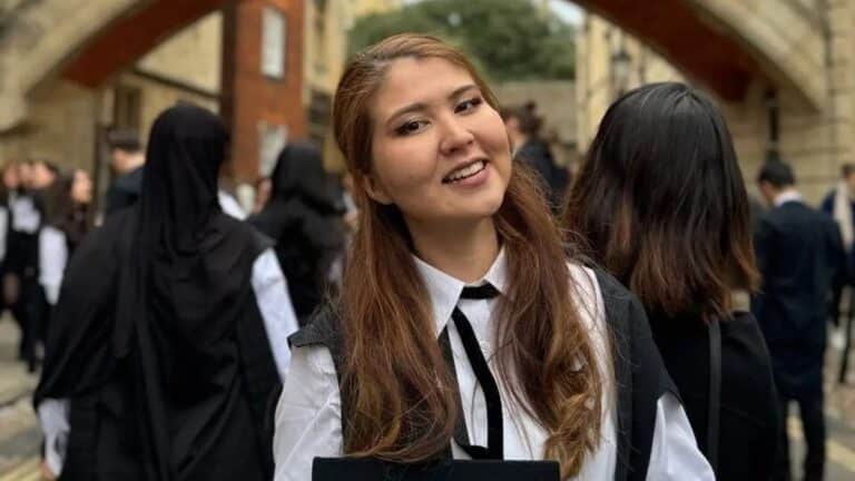 Ақтаулық қыз Оксфорд университетінің оқытушылар құрамына кірді