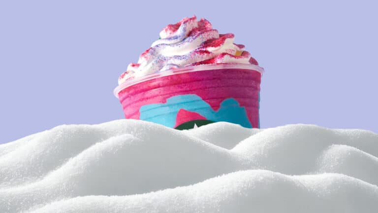 Казахстанцы побежали на мороз готовить трендовое мороженое «Пломбир в сугробе»