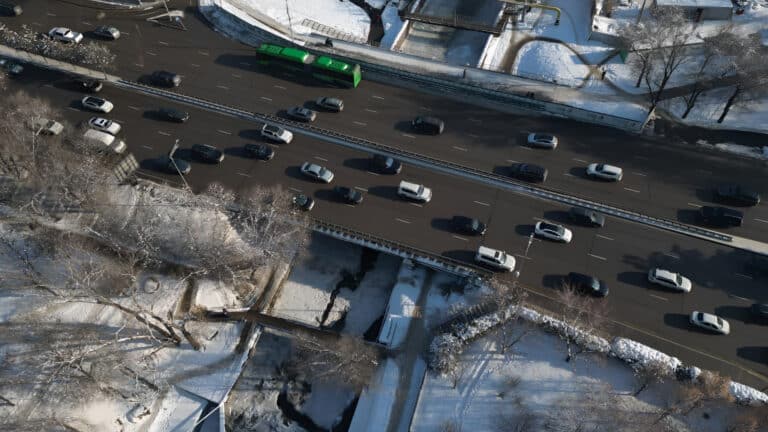 Строительство моста через реку Есентай обещают закончить в августе