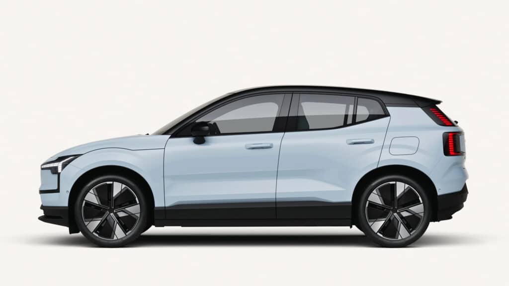 Volvo отзывает десятки тысяч электромобилей из-за проблем с батареями