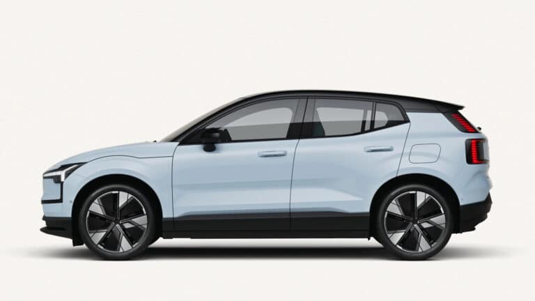 Volvo отзывает десятки тысяч электромобилей из-за проблем с батареями