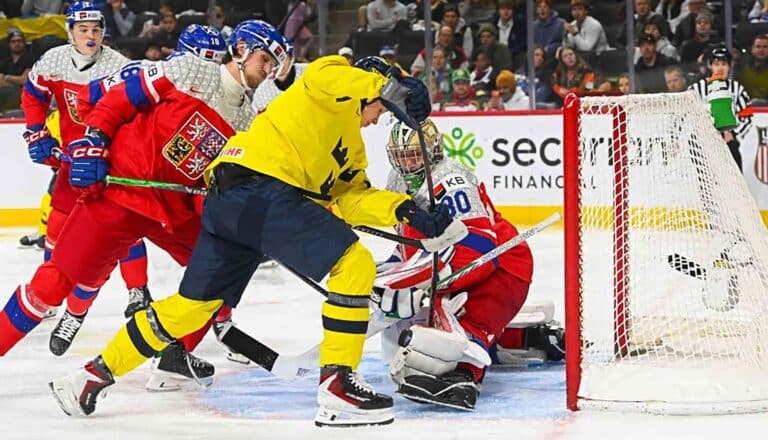 Шведы прервали гегемонию Канады, США и Финляндии на молодежном ЧМ по хоккею