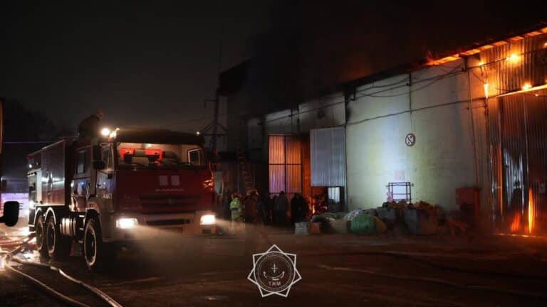 В Алматы горел склад площадью 1900 кв. м