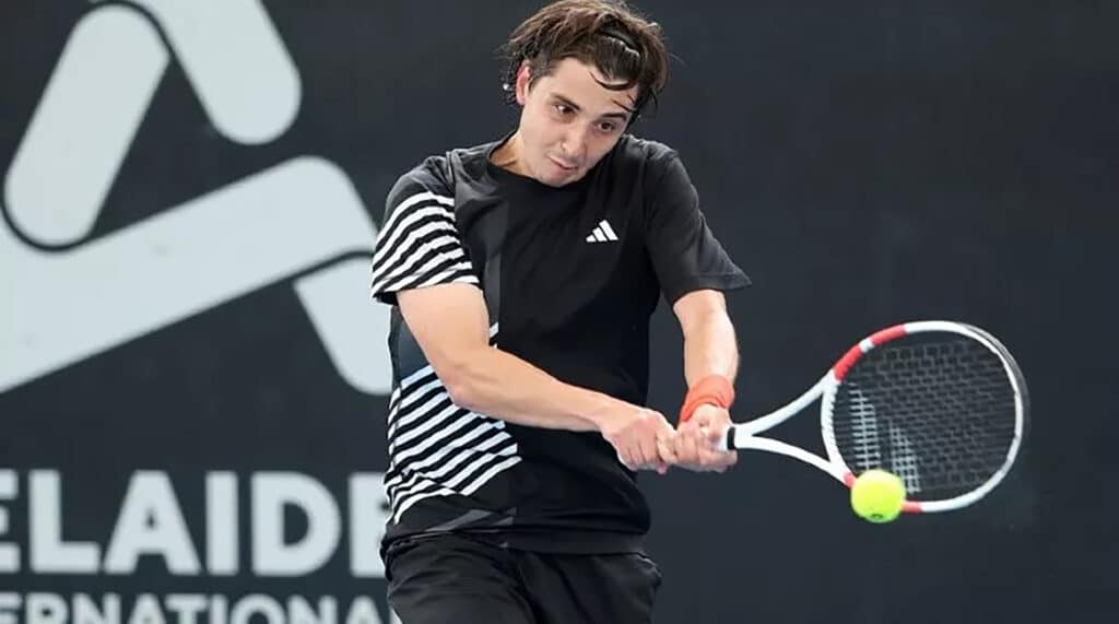 Казахстанец Александр Шевченко вышел в четвертьфинал турнира в Австралии
