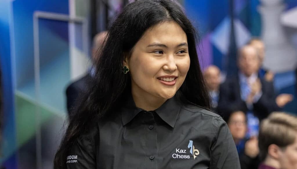 21-летняя Бибисара Асаубаева идет второй на знаменитом турнире в Вейк-ан-Зее