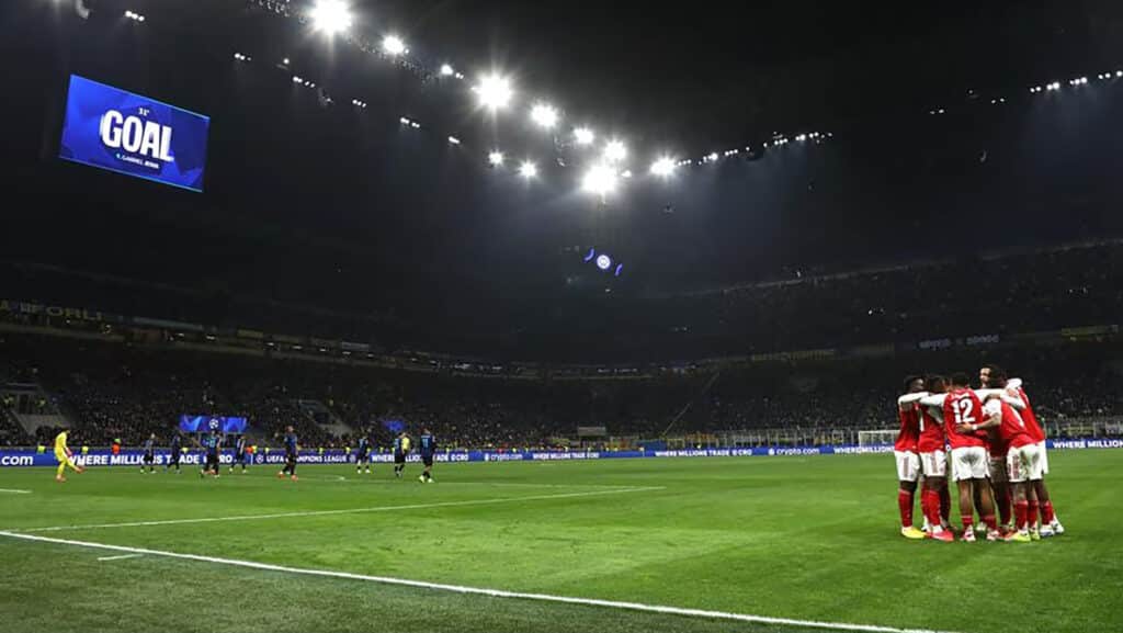 Канониры празднуют успех на «Сан-Сиро»