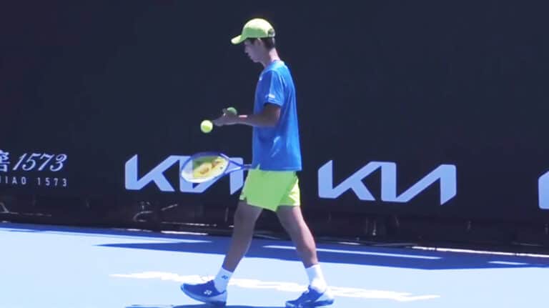 Зангар Нурланулы с победы начал юниорский Australian Open