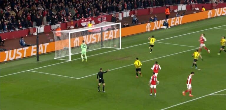 После первого тайма «Кайрат» проигрывает «Арсеналу» со счетом 1:3