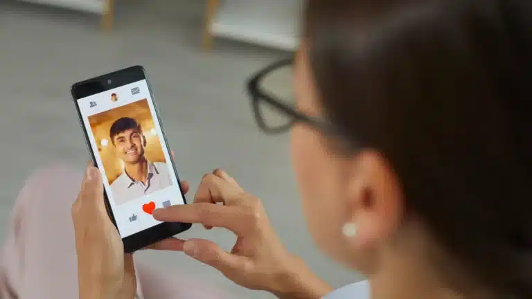 Танысуға арналған желіге бойжеткен болып тіркелген ер адам сотталды