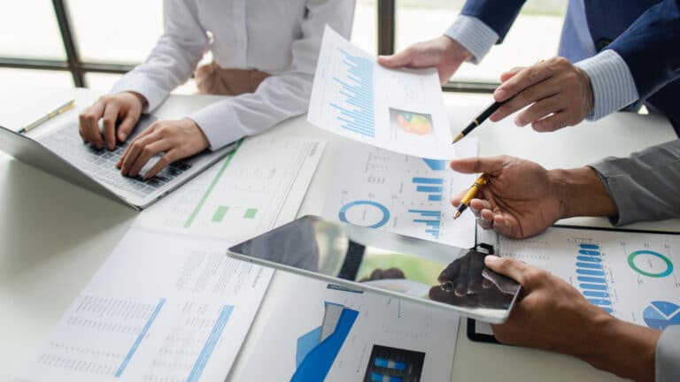 HeadHunter рассказал, кому в Казахстане платили больше всего в 2025 году