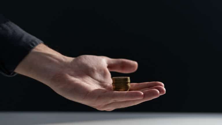 Жизнь на 32 тыс. тенге: что ждет казахстанцев, которые изымают свои пенсионные